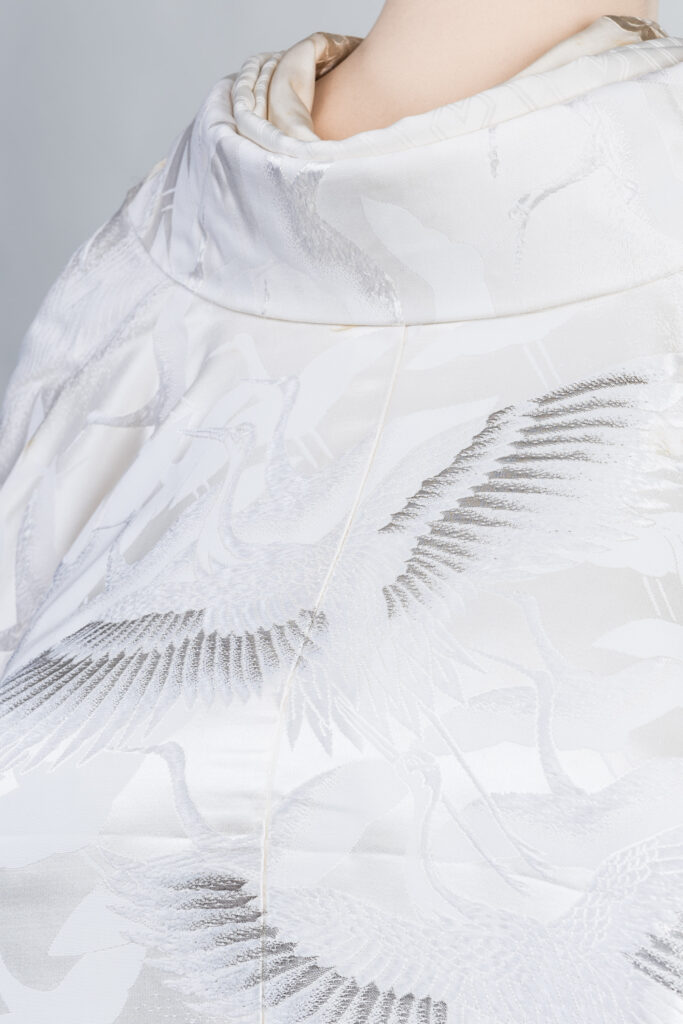 羽ばたく鶴が白・銀・グレーで織り出された白打掛一式【utk07】