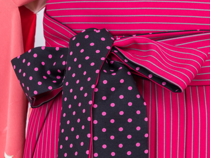 濃いピンク色にグレーの縦ストライプの袴 (L)【hal014】