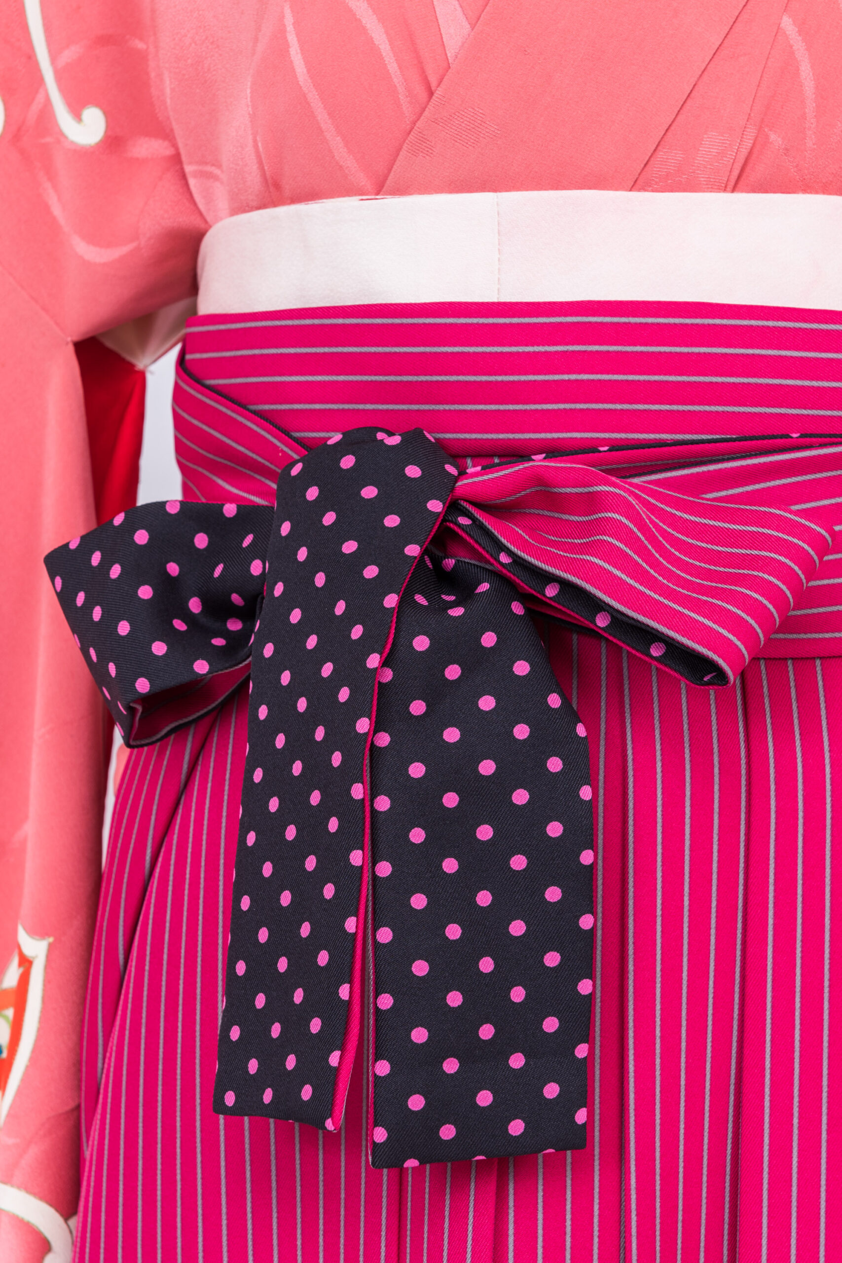 濃いピンク色にグレーの縦ストライプの袴 (L)【hal014】