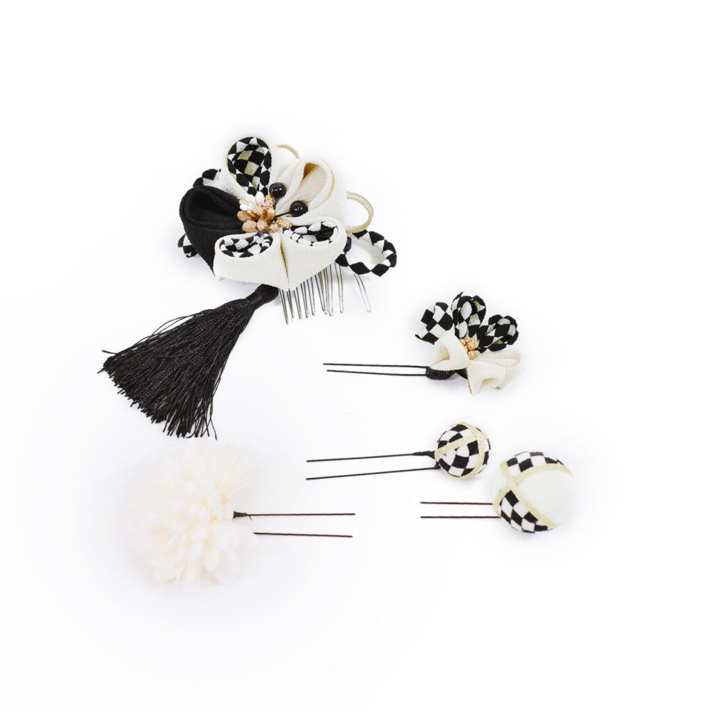白黒市松の梅と手毬のつまみ細工に白い造花のかんざし【kzs051】